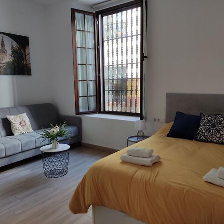 Estudio Moderno Con Opcion De Garaje Apartment Seville Luaran gambar