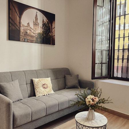 Estudio Moderno Con Opcion De Garaje Apartment Seville Luaran gambar